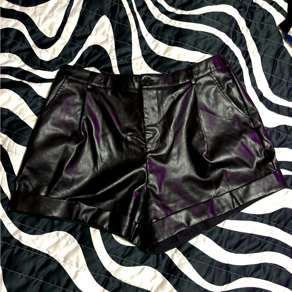 SHEIN CURVE faux Learher shorts